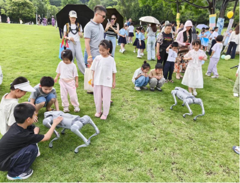 科普润童心 科技伴六一 ——福州科技馆开展科普进公园惠民活动