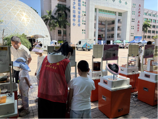 科技为媒 童心相连——福州科技馆科普大篷车助力第十六届榕台少儿艺术节