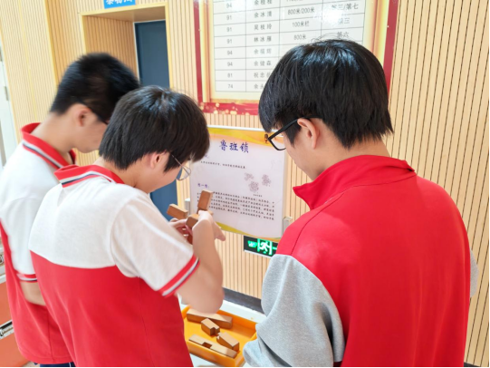 流动科普进校园 点亮学子科学梦 ——福州科技馆科普大篷车驶入闽清县东桥中学