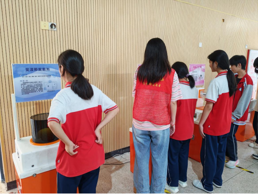 流动科普进校园 点亮学子科学梦 ——福州科技馆科普大篷车驶入闽清县东桥中学