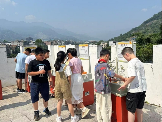 科普大篷车进校园 科技趣味点亮求知梦 ——福州科技馆科普大篷驶入闽侯奎石中心小学