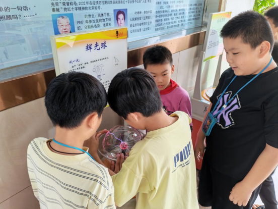 指尖探奇趣 科学乐无边 ——福州科技馆科普大篷车驶入闽侯鸿尾中心小学