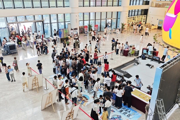 福州科技馆“科技普及·创新未来”五一主题活动圆满举办——互动体验点燃科学热情，光影盛宴点亮榕城之夜