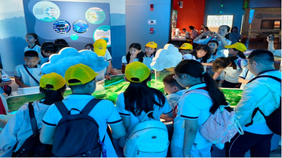 山海同阅 科技筑梦：连江百余名师生 赴榕开启科普研学之旅