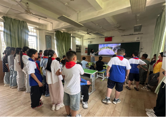 沉浸式科学浸润山村校园 ——福州科技馆科普大篷车赴晋安宦溪捷坂小学开展活动