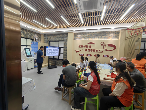福州市反邪教协会开展“崇尚科学 远离邪教”社区宣传活动