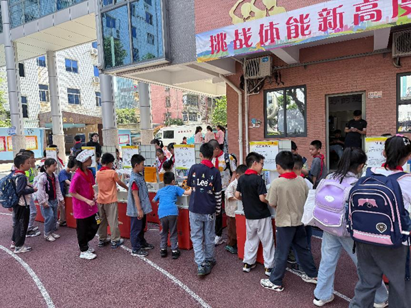 体验·创新·成长——福州科技馆科普大篷车走进福州市群众路小学
