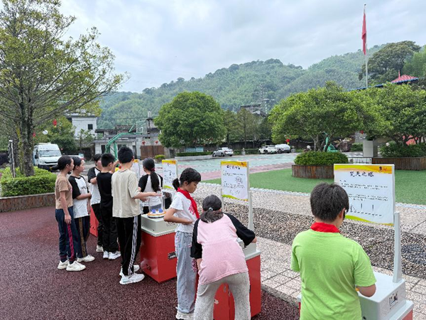 乡野星河耀童心——福州科技馆科普大篷车走进福州市红寮中心小学