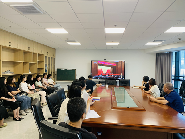 福州科技馆组织观看《反腐为了人民》第四集《以案促改促治》