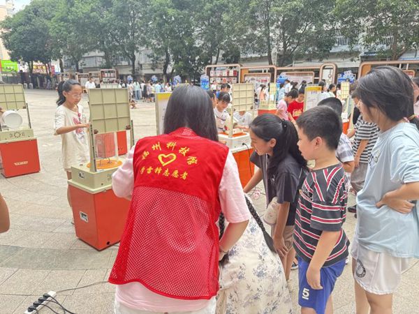 “智享长乐科普月，解锁科学新答案”——长乐区洞江小学迎来奇妙科普之旅