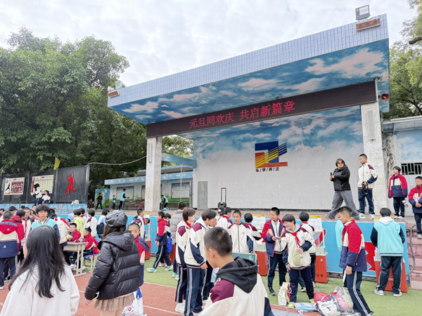 智驱浮仓 艺启新程——福州科技馆科普大篷车燃动福州七中2025科艺节