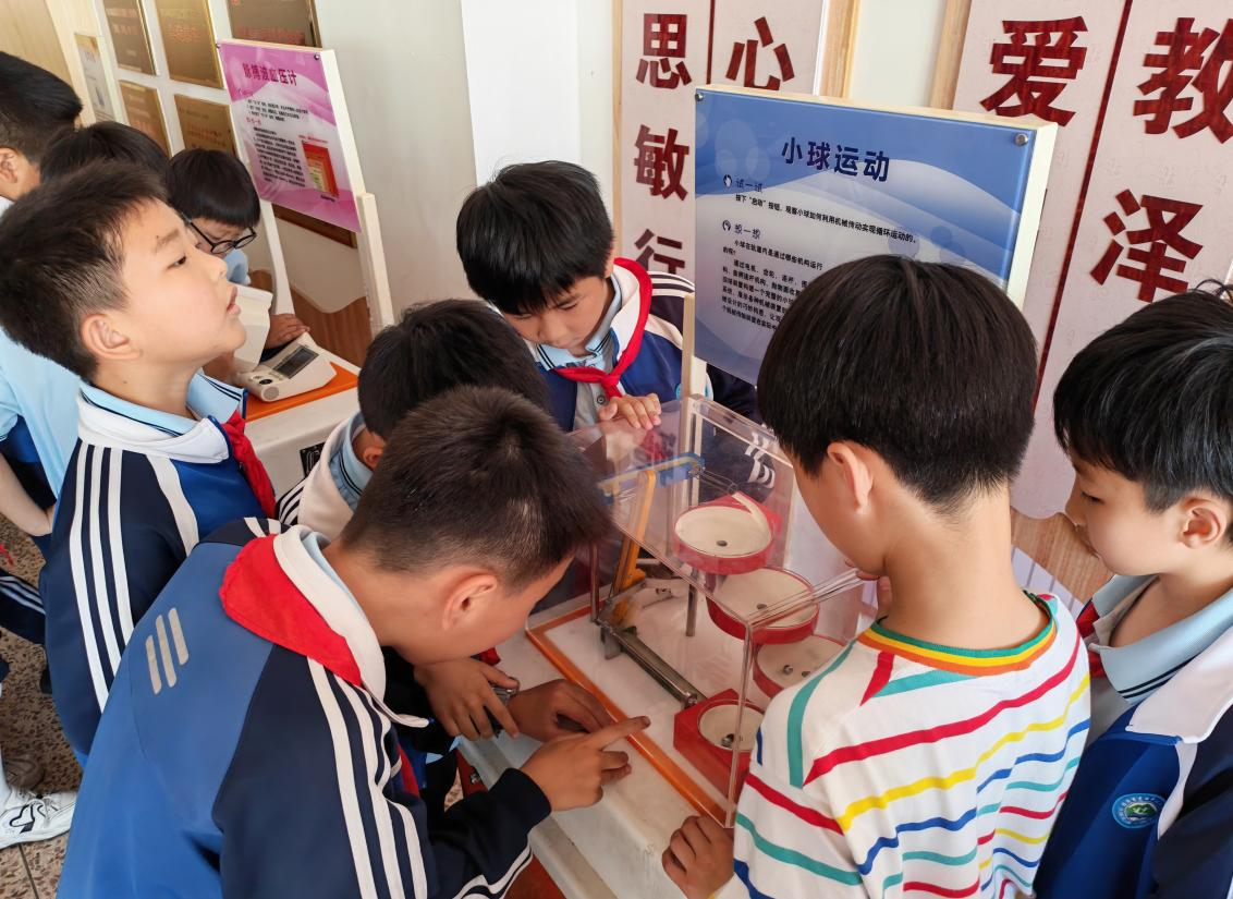 “科普润校园 童心探科学”福州科技馆 科普大篷车走进福清市龙田中心小学