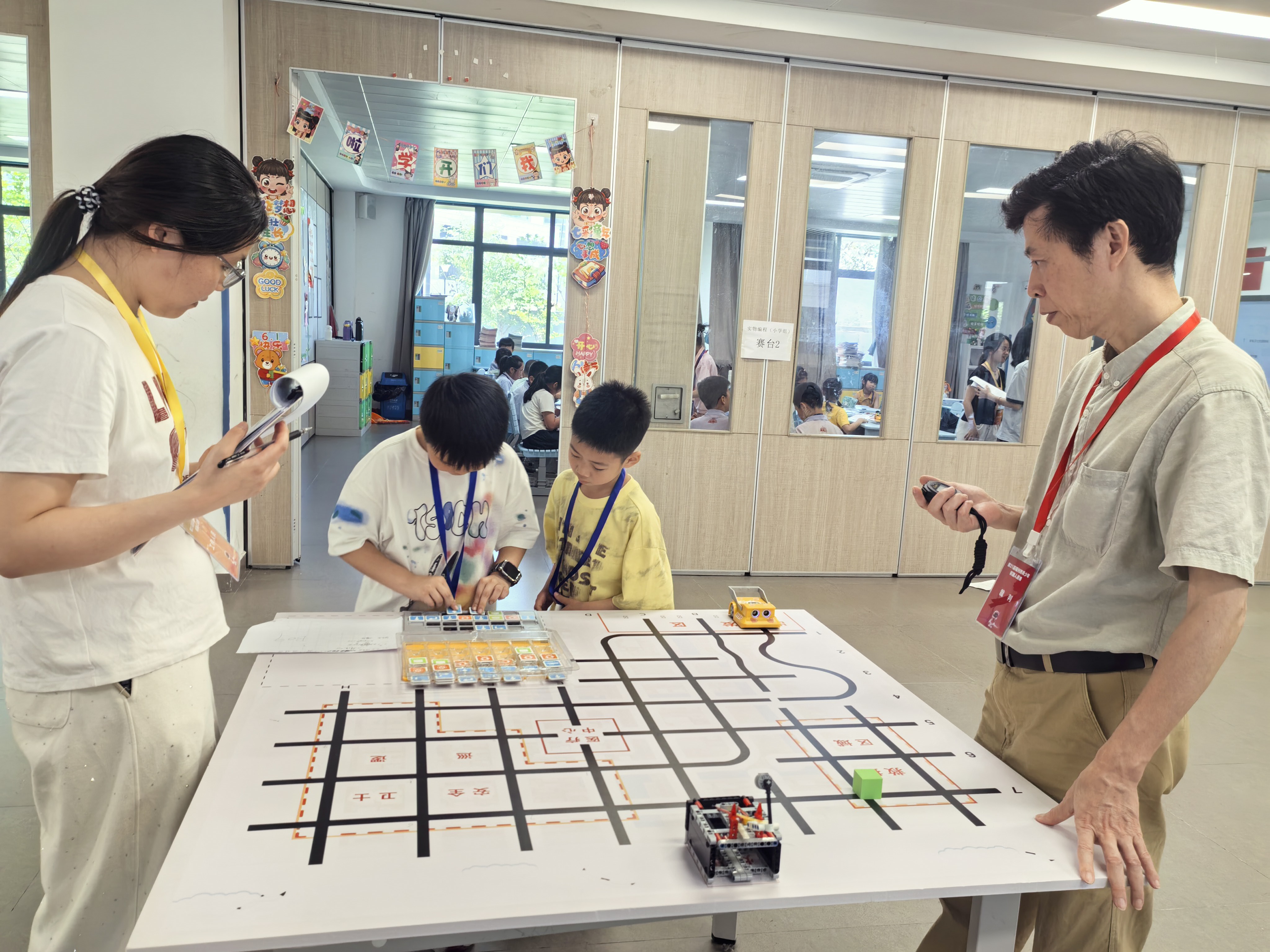 科创进行时｜编程+竞技+协作！榕城少年这样玩转机器人！