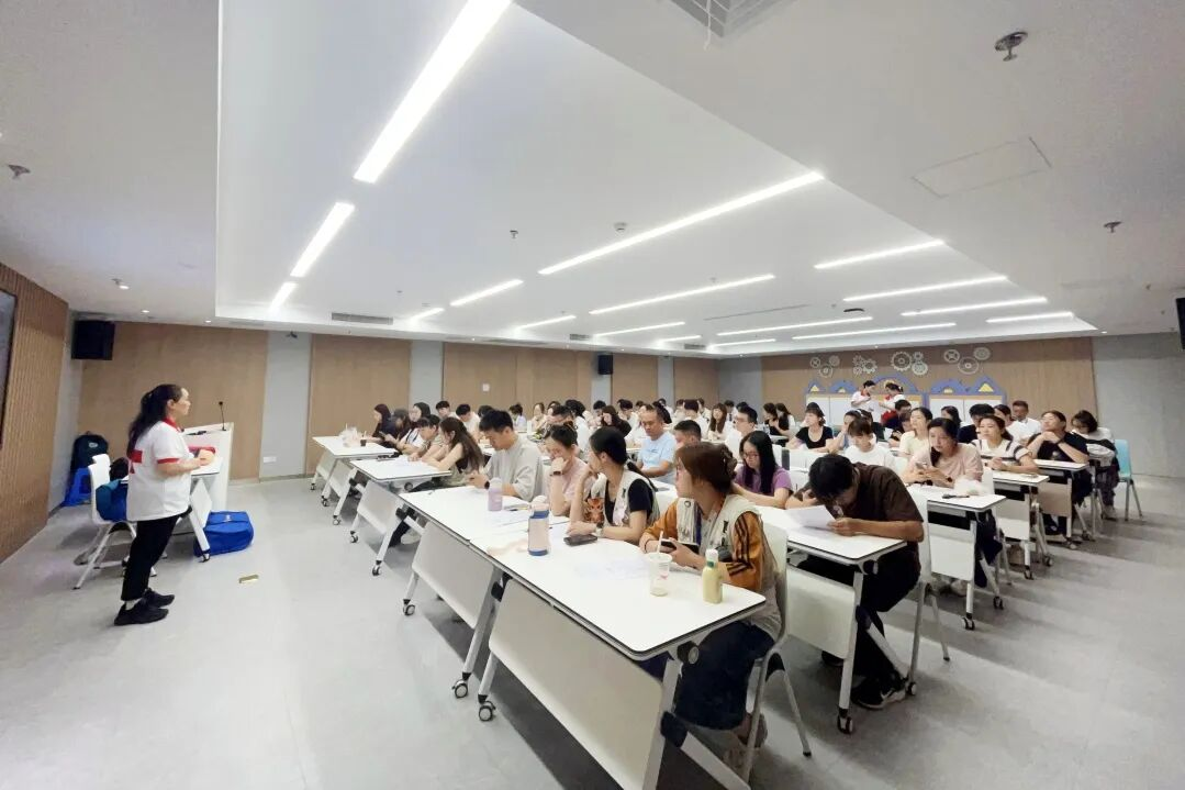 福州科技馆开展急救技能培训