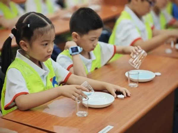 “筑梦未来”大型科普活动暨福州科技馆“玩转科学•手工作坊”第三期活动举办