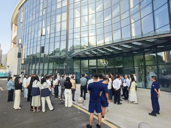 “筑牢安全防线 守护科技殿堂” ——福州科技馆联合多方开展消防疏散演练