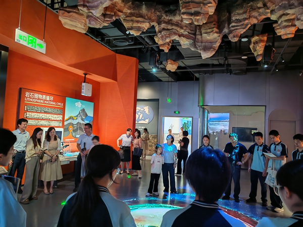 校馆合作教学新模式，开启科普新旅程