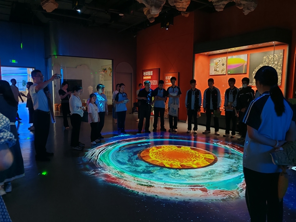 校馆合作教学新模式，开启科普新旅程