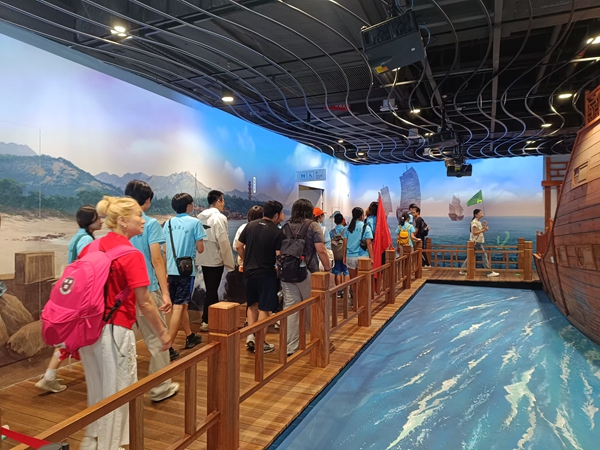 2025年“亲情中华·中国寻根之旅”夏令营走进福州科技馆——探秘科技魅力，根植中华情怀