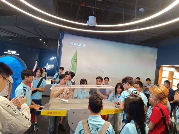 2025年“亲情中华·中国寻根之旅”夏令营走进福州科技馆——探秘科技魅力，根植中华情怀