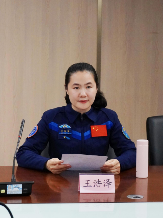 航天员王浩泽莅临福州科技馆咨询指导 与150名少年共赴航天之约