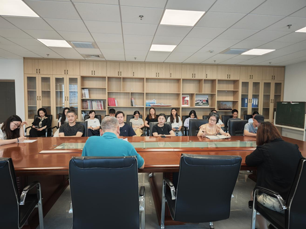 福州科技馆深入贯彻中央八项规定精神学习教育，拧紧违规吃喝“监督阀”，开展侵害群众利益问题案例警示教育