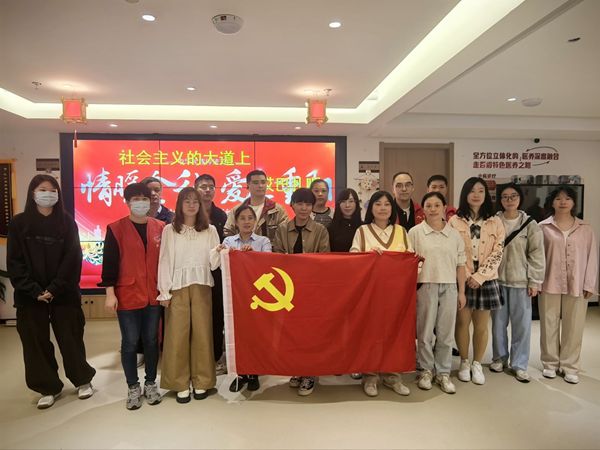 二支部进社区开展“情暖金秋，爱在重阳”主题活动